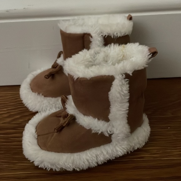 Infant Girls Sherpa Boots - Picture 2 of 5